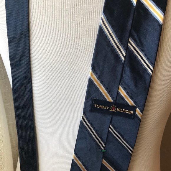 Tommy Hilfinger Men's Tie - Picture 3 of 3